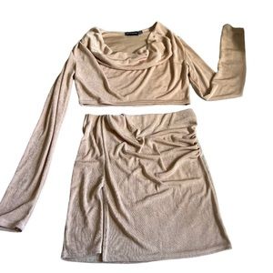 Pretty little thing Two piece skirt & long sleeve shirt. (Size 8)